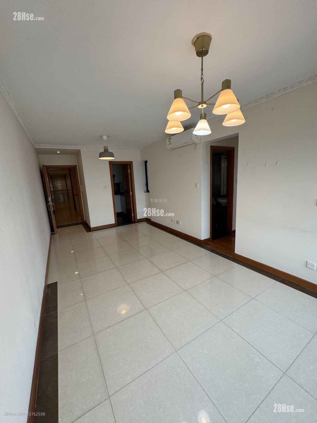 窩打老道8號 售盤 3 房 , 1 浴室 581 平方呎