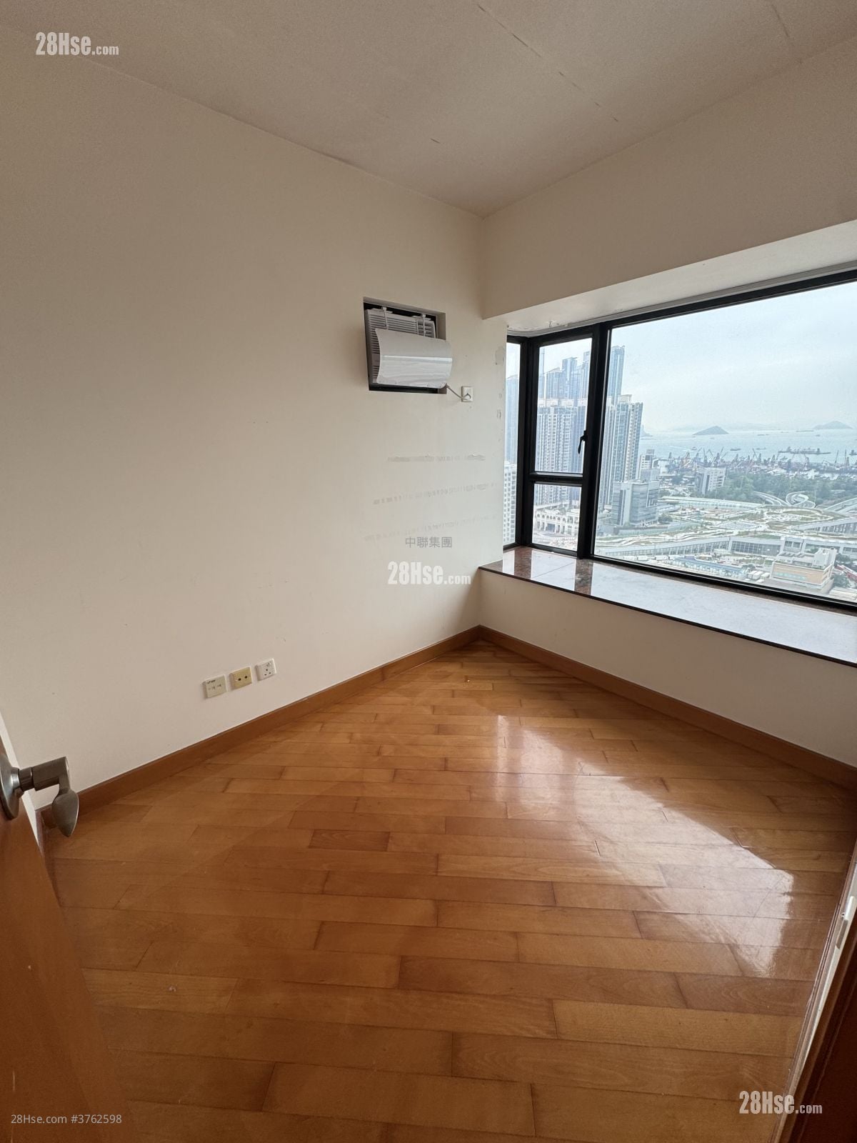 窩打老道8號 售盤 3 房 , 1 浴室 581 平方呎