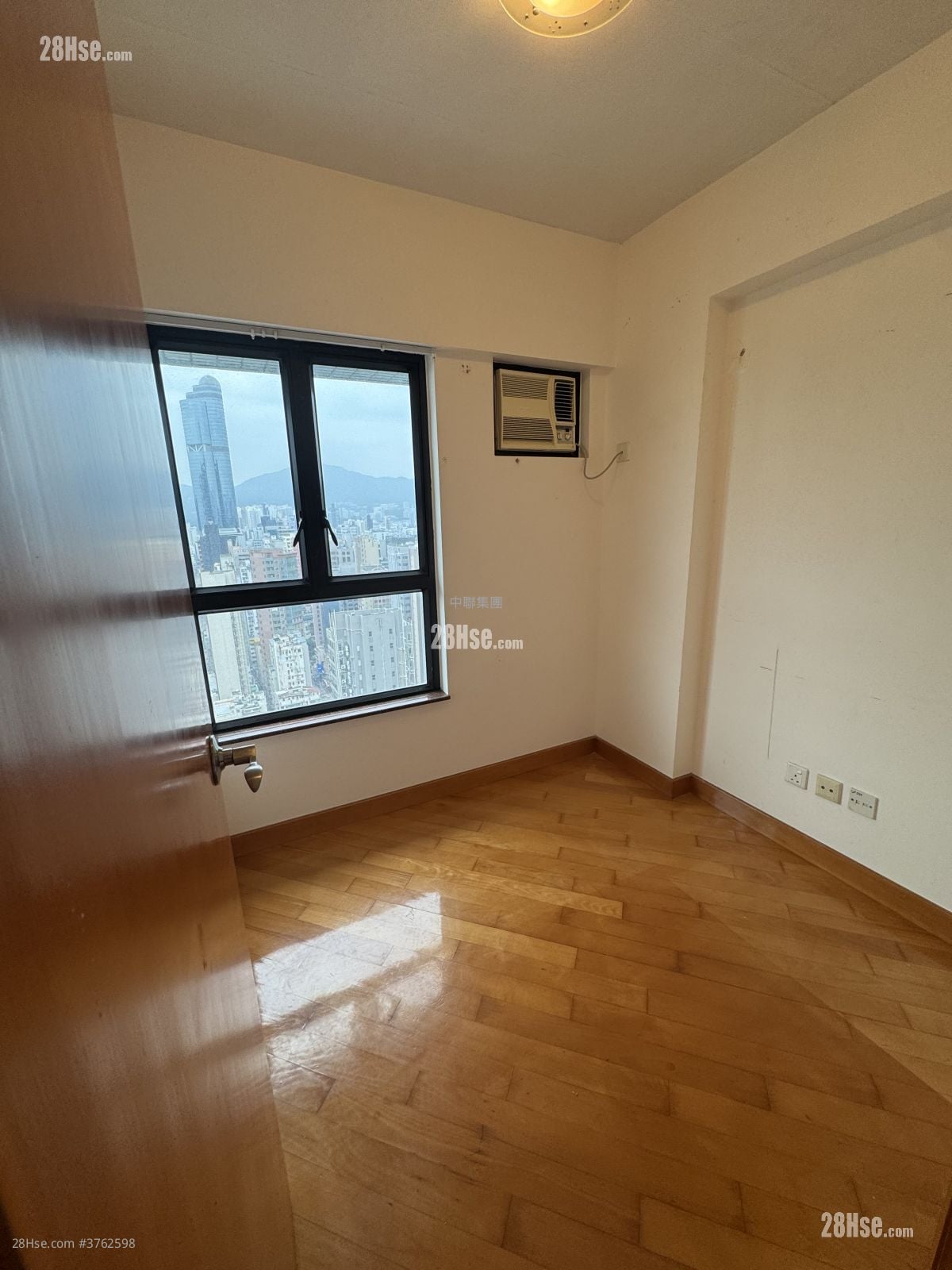 窩打老道8號 售盤 3 房 , 1 浴室 581 平方呎