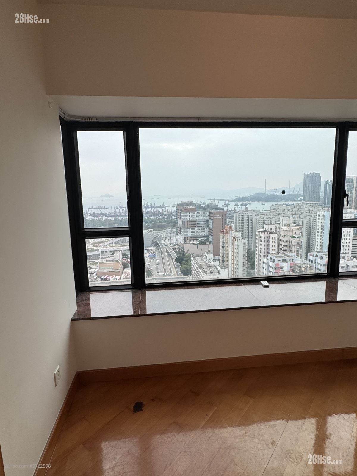 窩打老道8號 售盤 3 房 , 1 浴室 581 平方呎