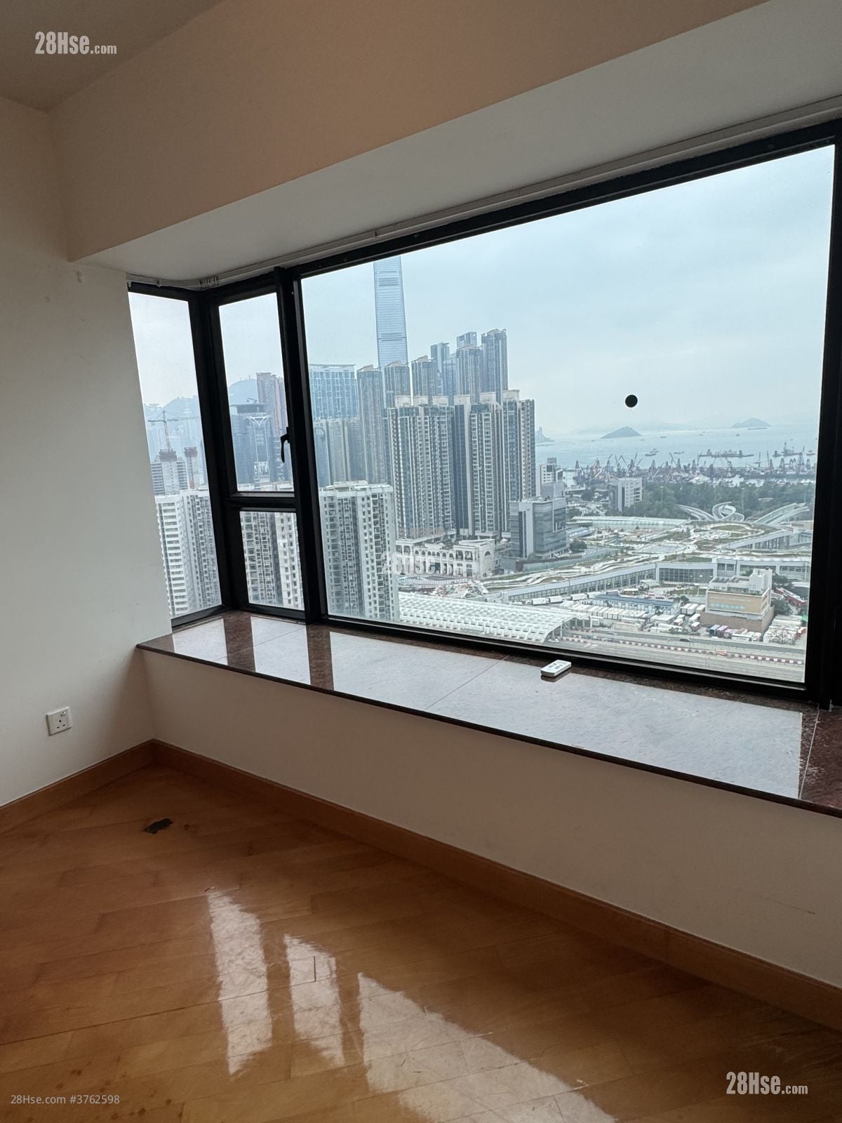 窩打老道8號 售盤 3 房 , 1 浴室 581 平方呎