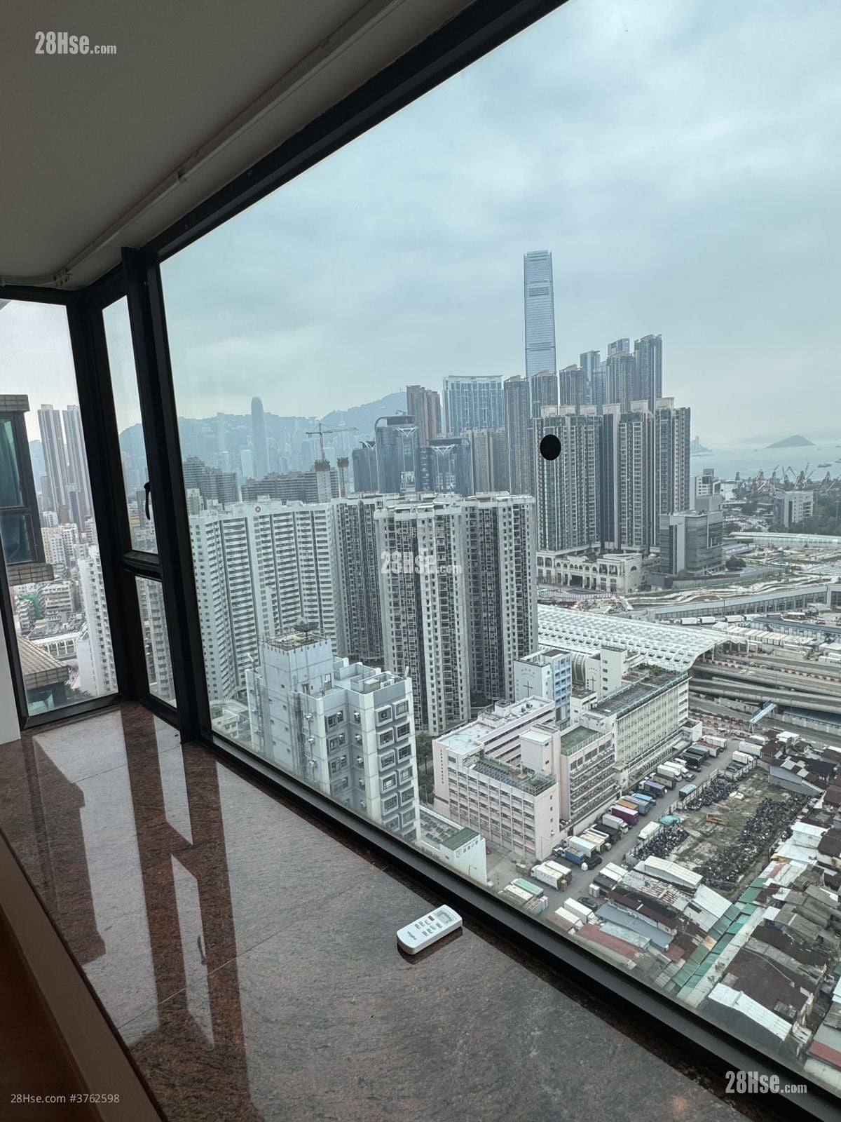 窩打老道8號 售盤 3 房 , 1 浴室 581 平方呎