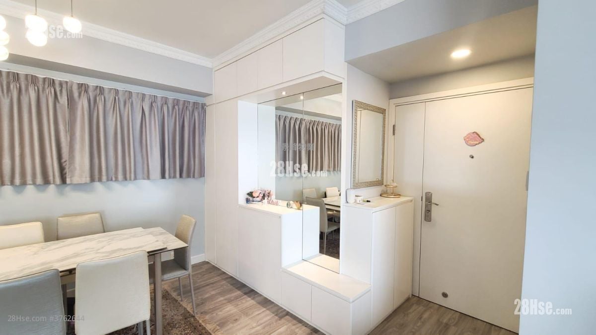 华景山庄 售盘 2 房 , 2 浴室 783 平方尺