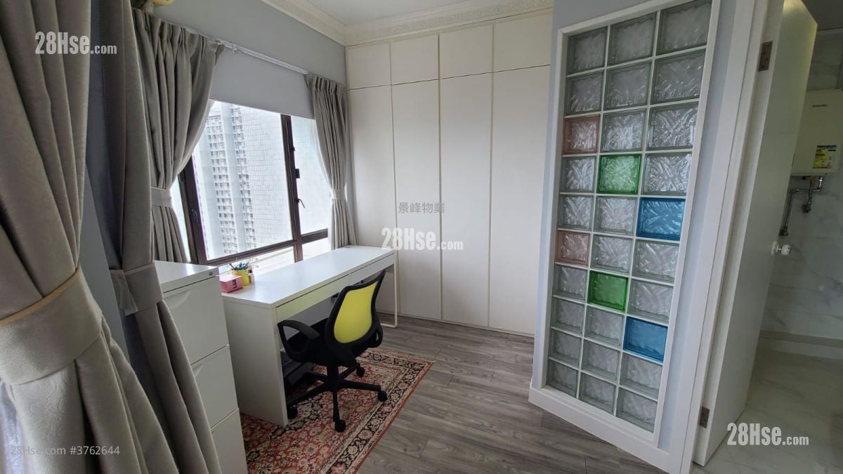 华景山庄 售盘 2 房 , 2 浴室 783 平方尺