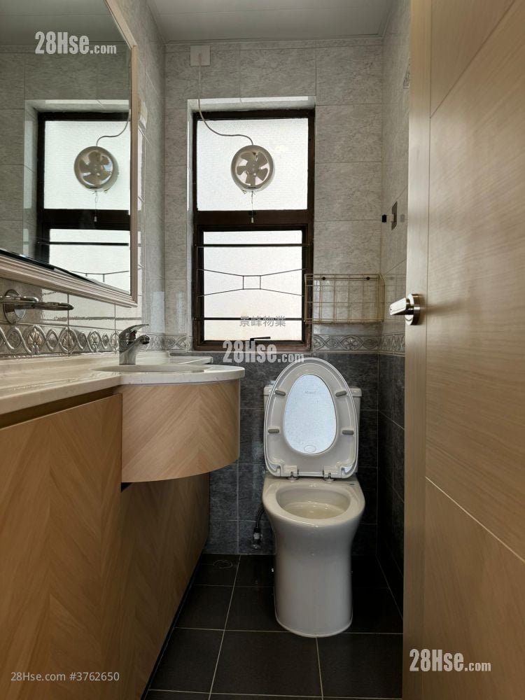 华景山庄 售盘 3 房 , 2 浴室 633 平方尺