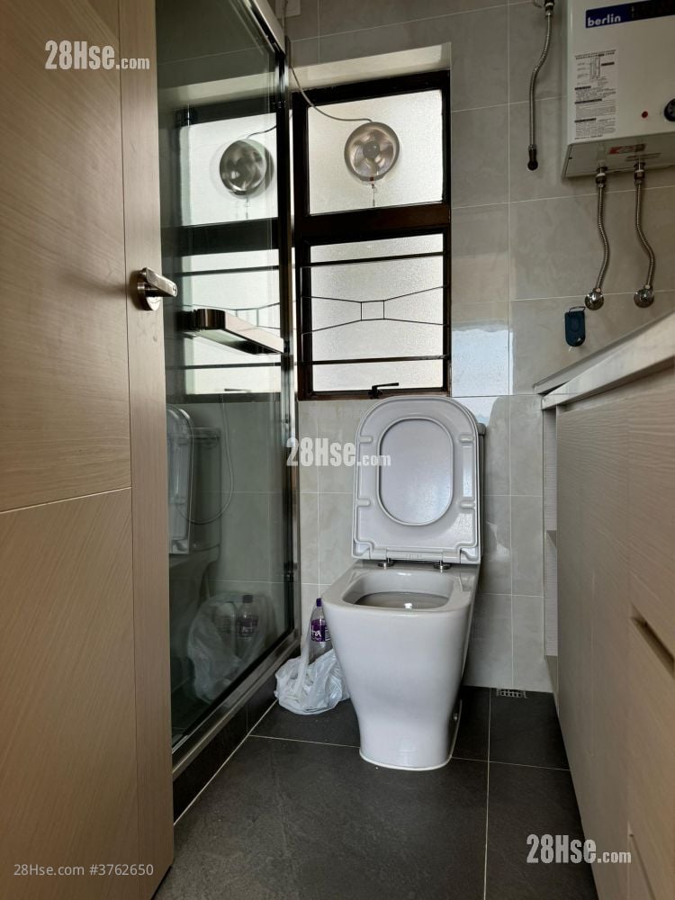 华景山庄 售盘 3 房 , 2 浴室 633 平方尺