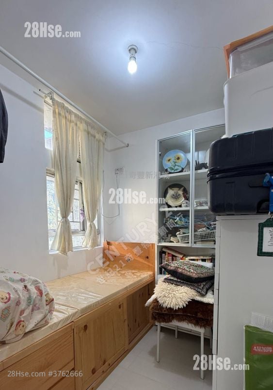 Kam Hay Court Sell 2 Bedrooms , 1 Bathroom 401 ft²