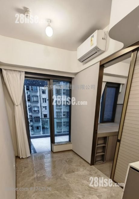 Caine Hill Sell 1 Bedroom , 1 Bathroom 240 ft²