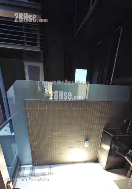 Caine Hill Sell 1 Bedroom , 1 Bathroom 240 ft²