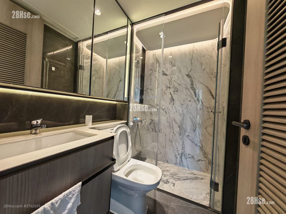 Le Pont Sell 3 Bedrooms , 2 Bathrooms 755 ft²