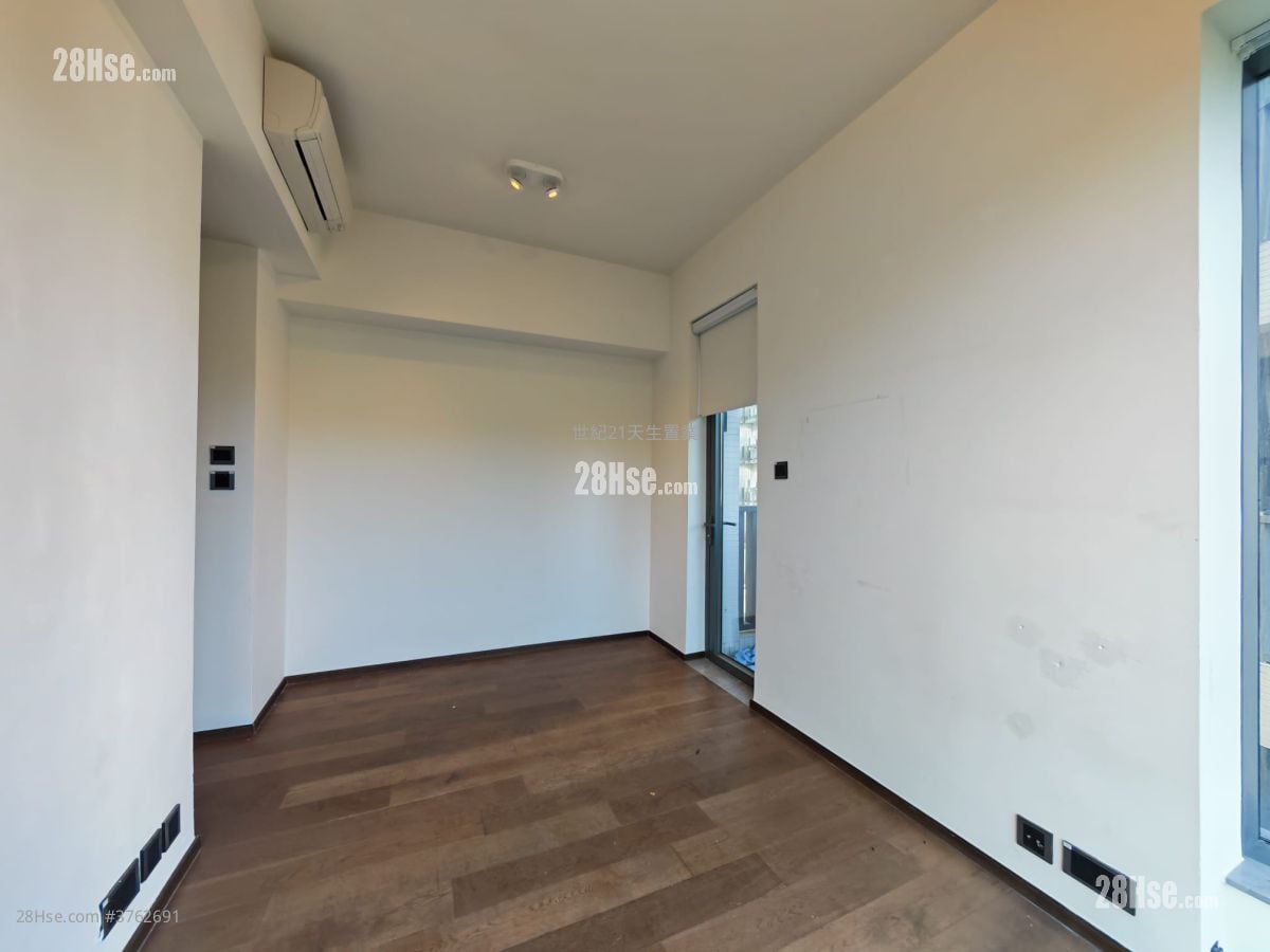 Le Pont Sell 3 Bedrooms , 2 Bathrooms 755 ft²