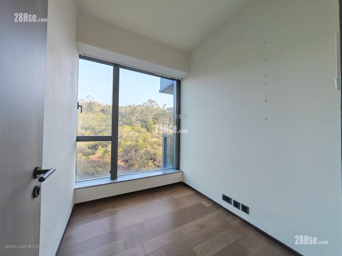 Le Pont Sell 3 Bedrooms , 2 Bathrooms 755 ft²