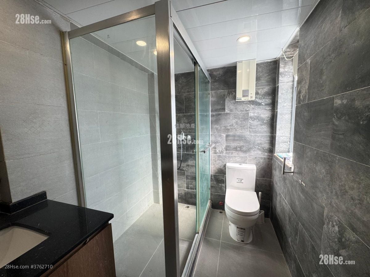 村屋 售盘 4 房 , 2 浴室