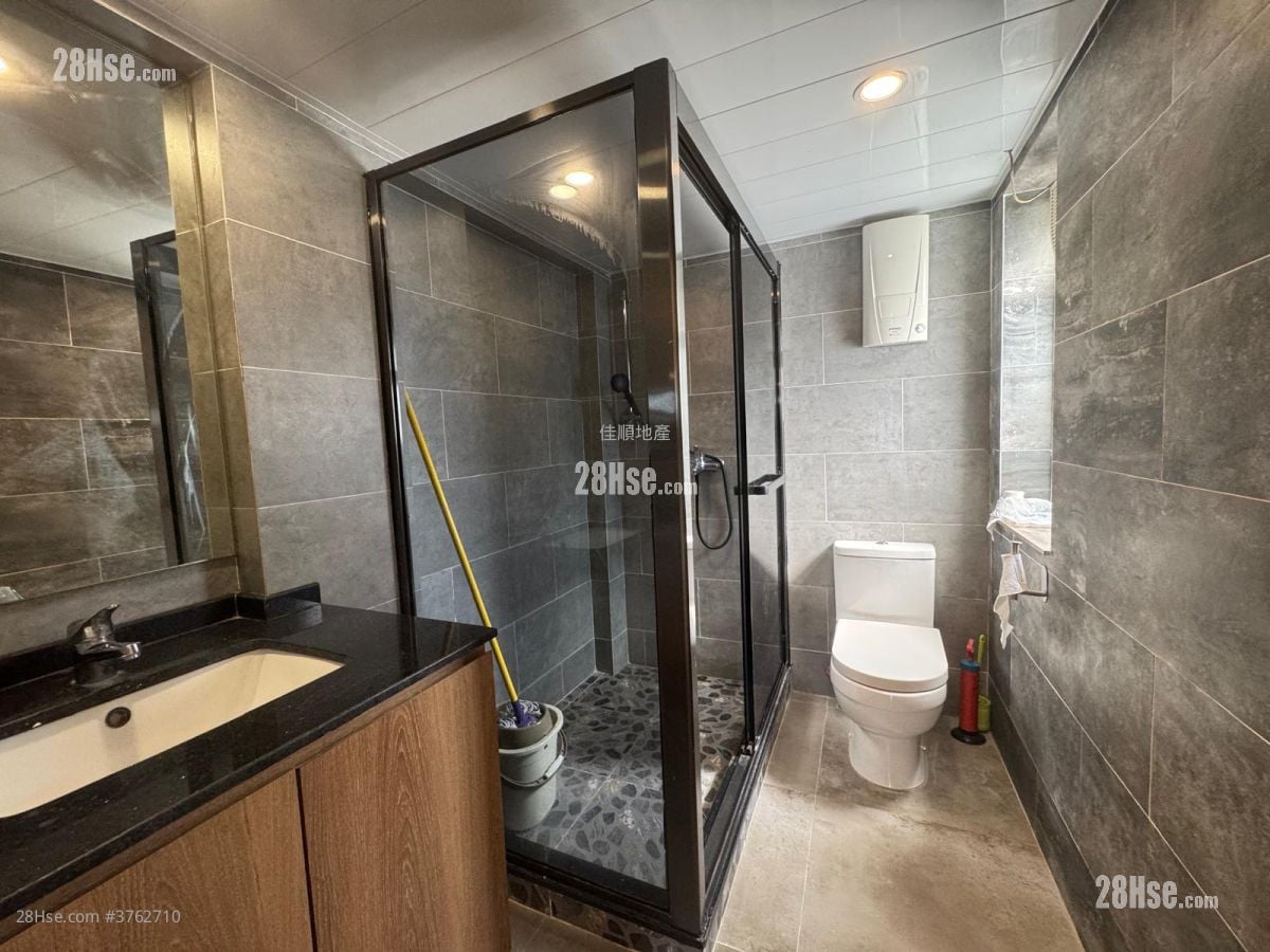 村屋 售盘 4 房 , 2 浴室