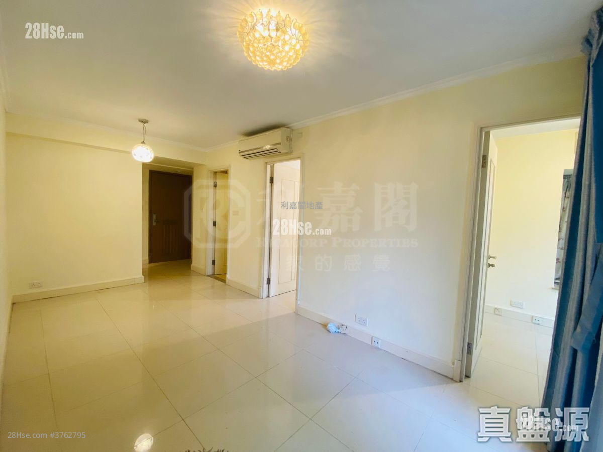 Central Park Towers Sell 2 Bedrooms , 1 Bathroom 502 ft²