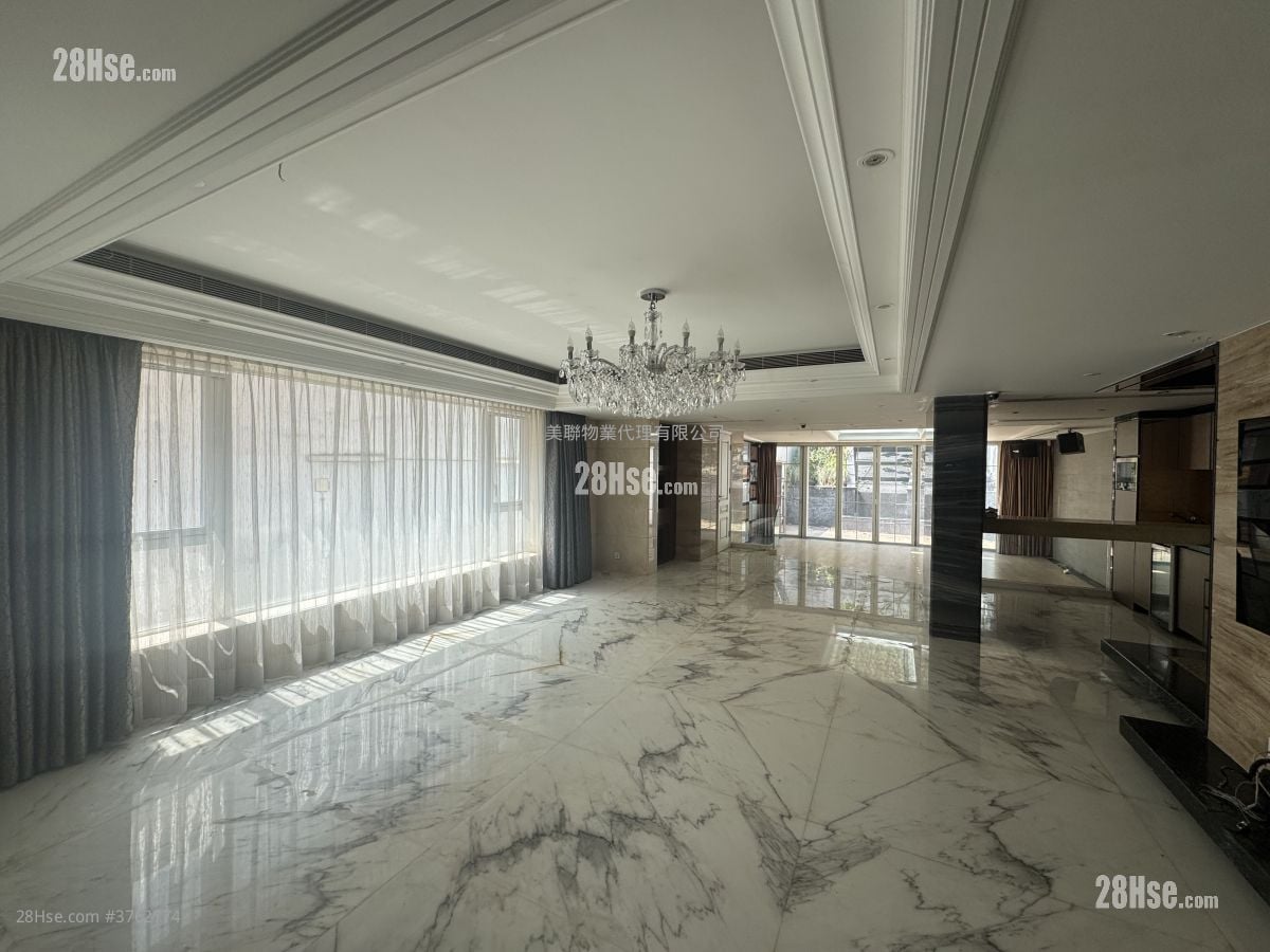 Silver Crest Sell 5+ Bedrooms 3,256 ft²