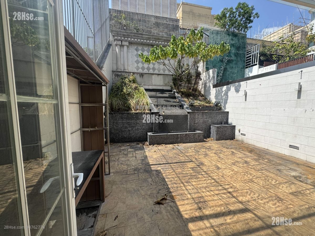 Silver Crest Sell 5+ Bedrooms 3,256 ft²