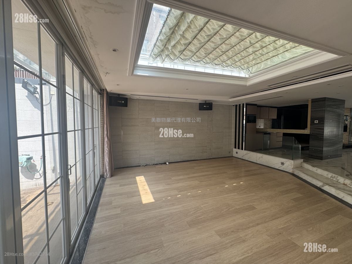 Silver Crest Sell 5+ Bedrooms 3,256 ft²