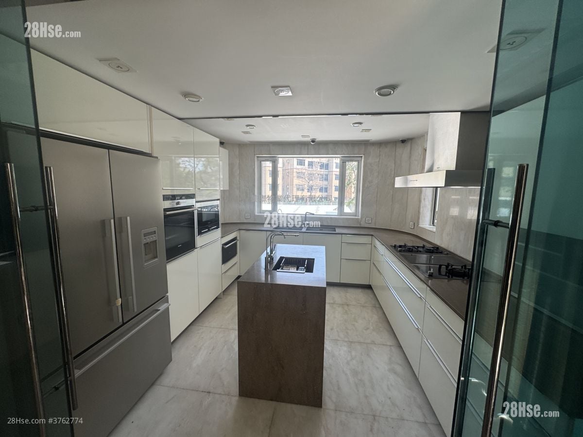 Silver Crest Sell 5+ Bedrooms 3,256 ft²