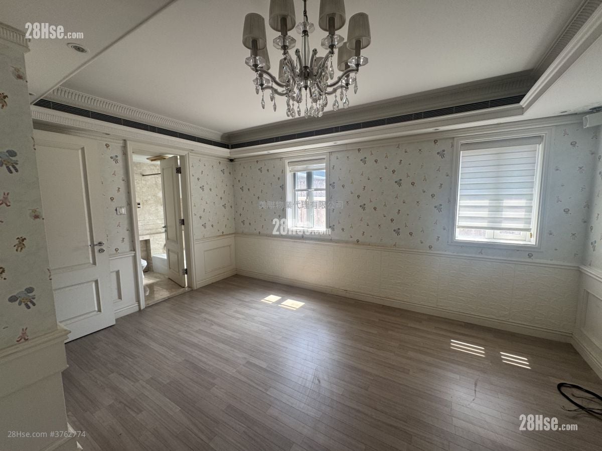 Silver Crest Sell 5+ Bedrooms 3,256 ft²