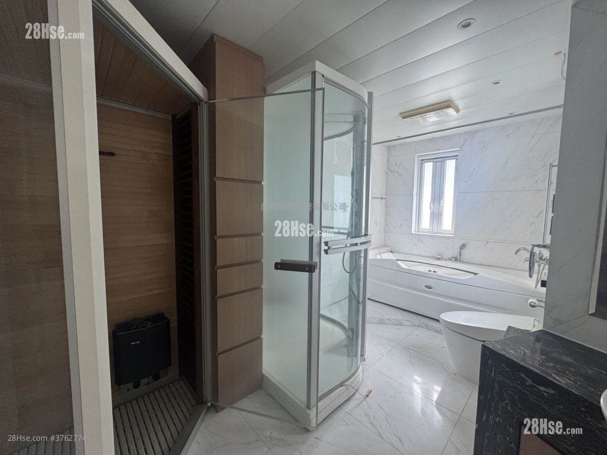 Silver Crest Sell 5+ Bedrooms 3,256 ft²