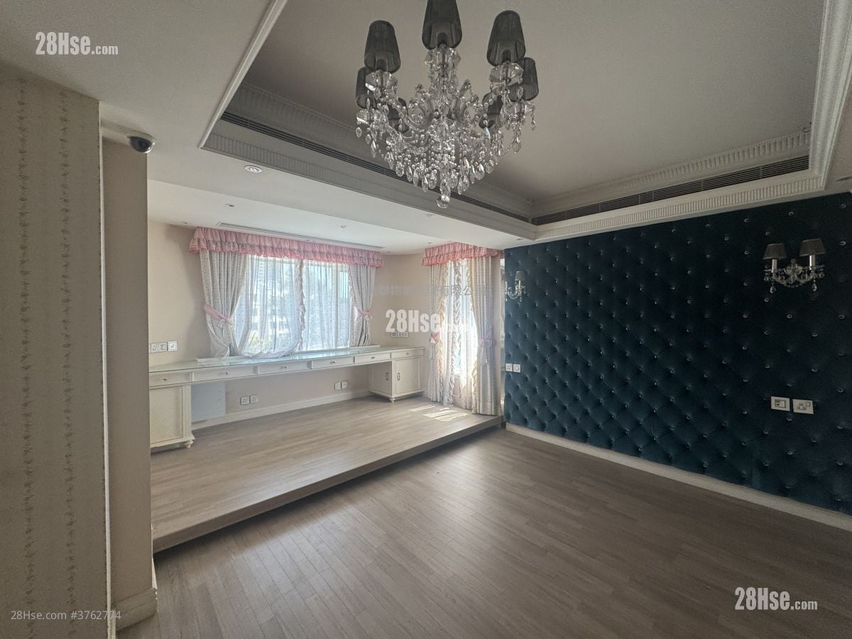 Silver Crest Sell 5+ Bedrooms 3,256 ft²