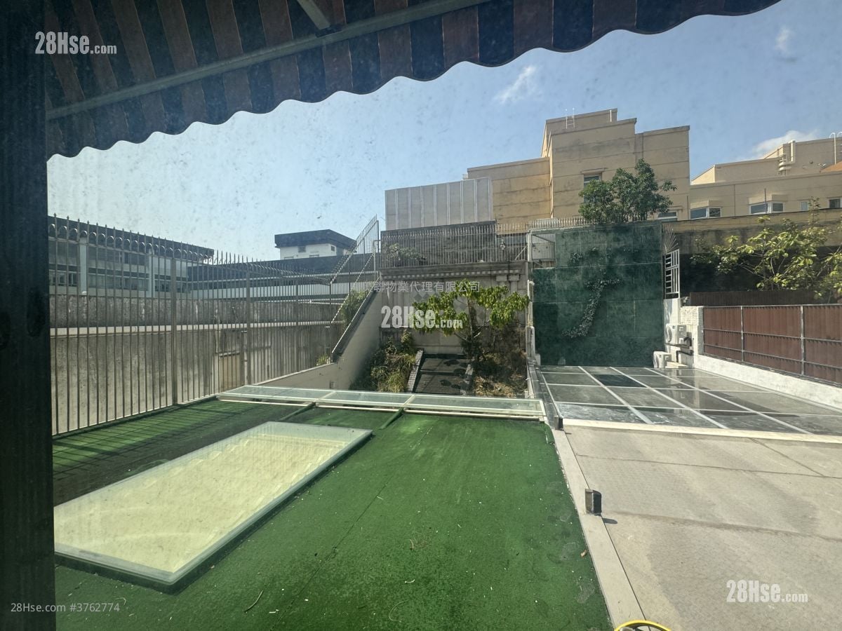 Silver Crest Sell 5+ Bedrooms 3,256 ft²