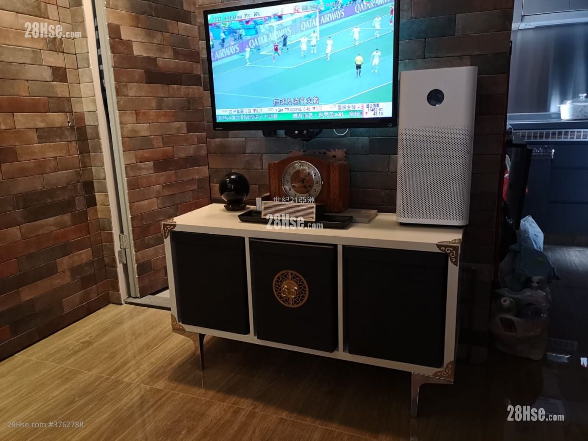 Wah Fat Mansion Sell 1 Bedroom , 1 Bathroom 326 ft²