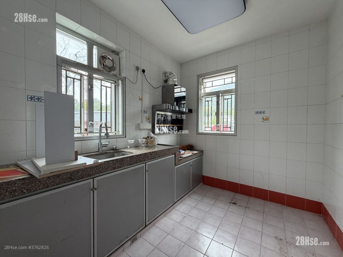 Village Sell 3 Bedrooms , 2 Bathrooms 700 ft²