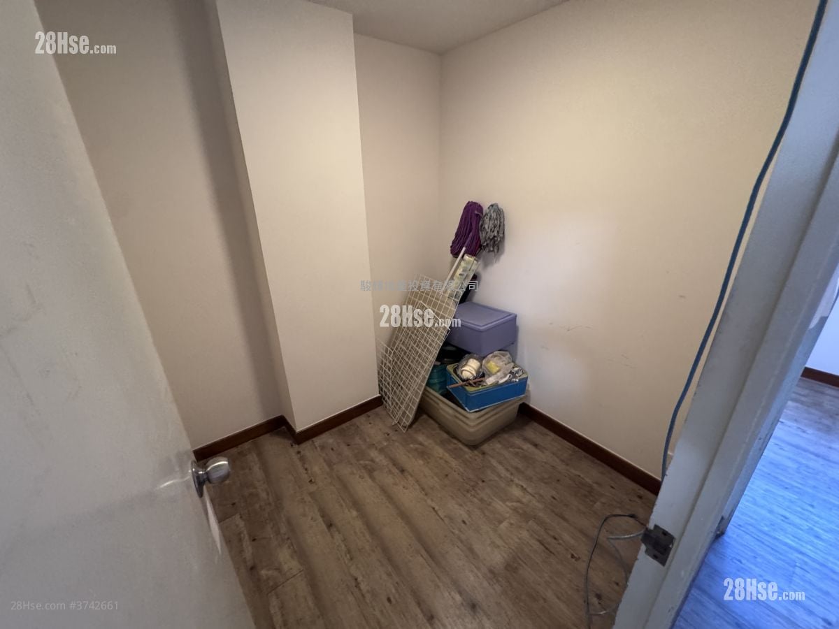 Cheng Fai Building Sell 3 Bedrooms , 1 Bathroom 463 ft²