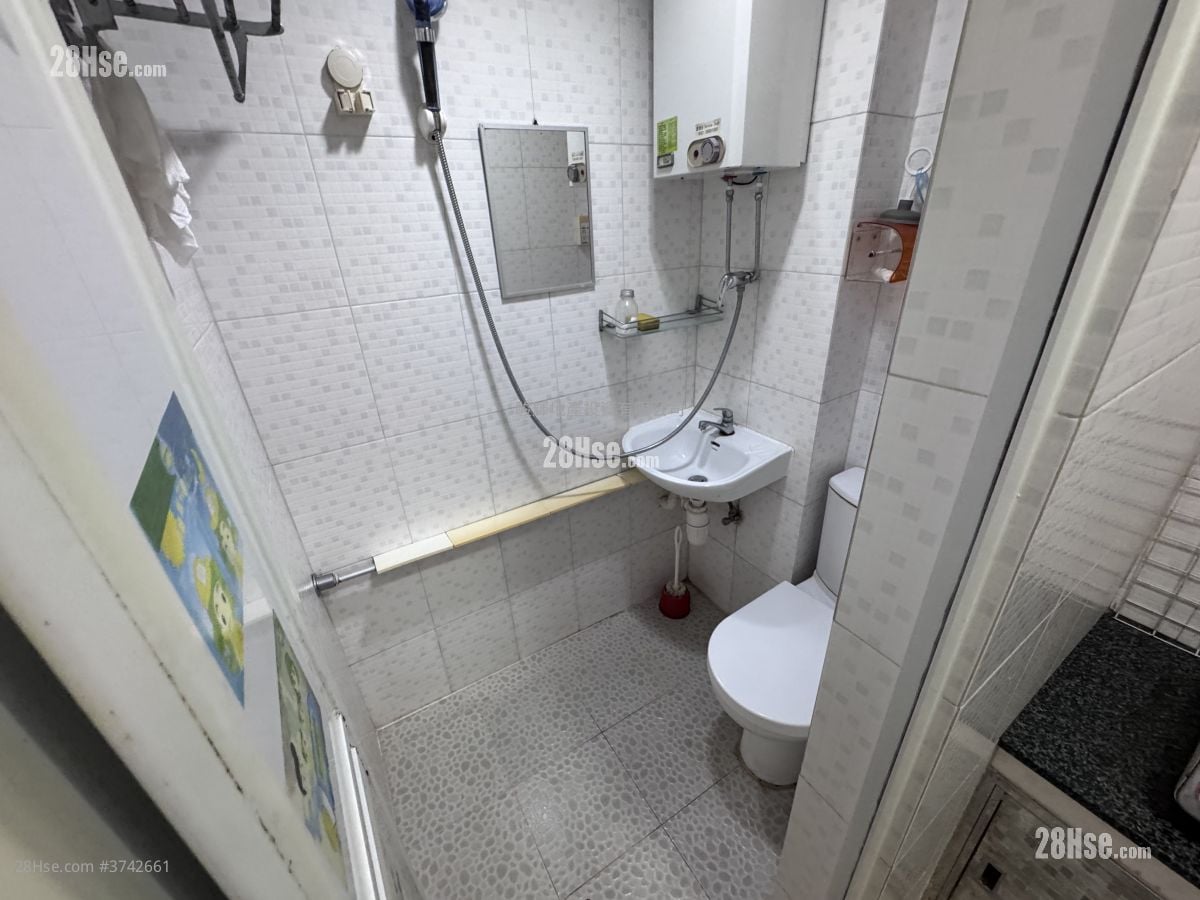 Cheng Fai Building Sell 3 Bedrooms , 1 Bathroom 463 ft²