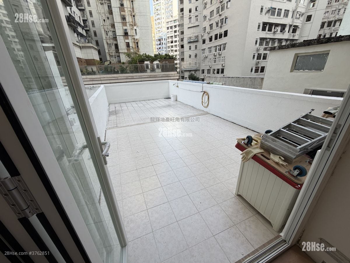Yen Yee Mansion Sell 2 Bedrooms , 1 Bathroom 381 ft²