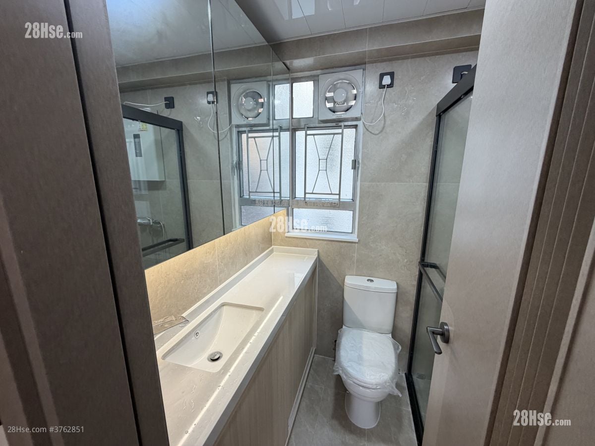 Yen Yee Mansion Sell 2 Bedrooms , 1 Bathroom 381 ft²