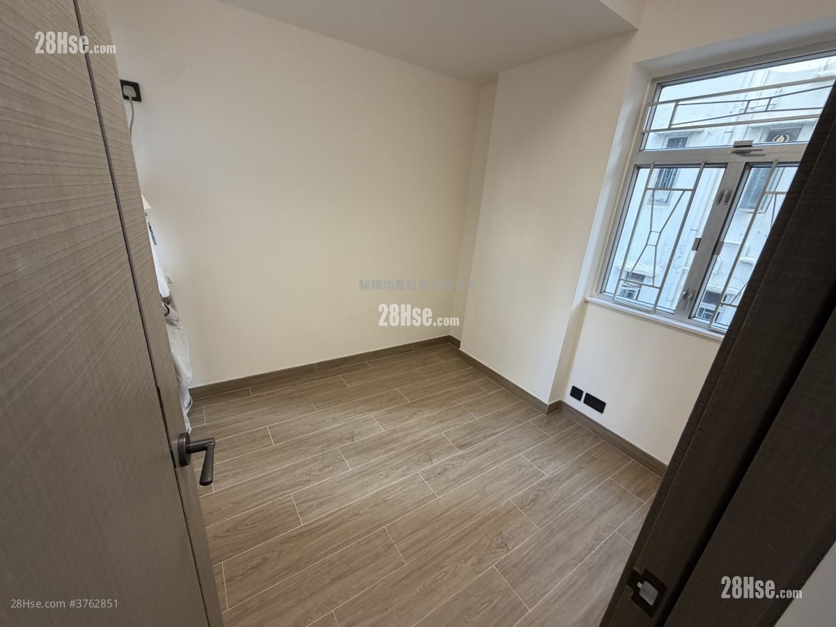 Yen Yee Mansion Sell 2 Bedrooms , 1 Bathroom 381 ft²