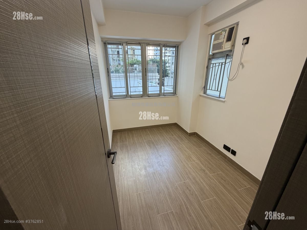Yen Yee Mansion Sell 2 Bedrooms , 1 Bathroom 381 ft²