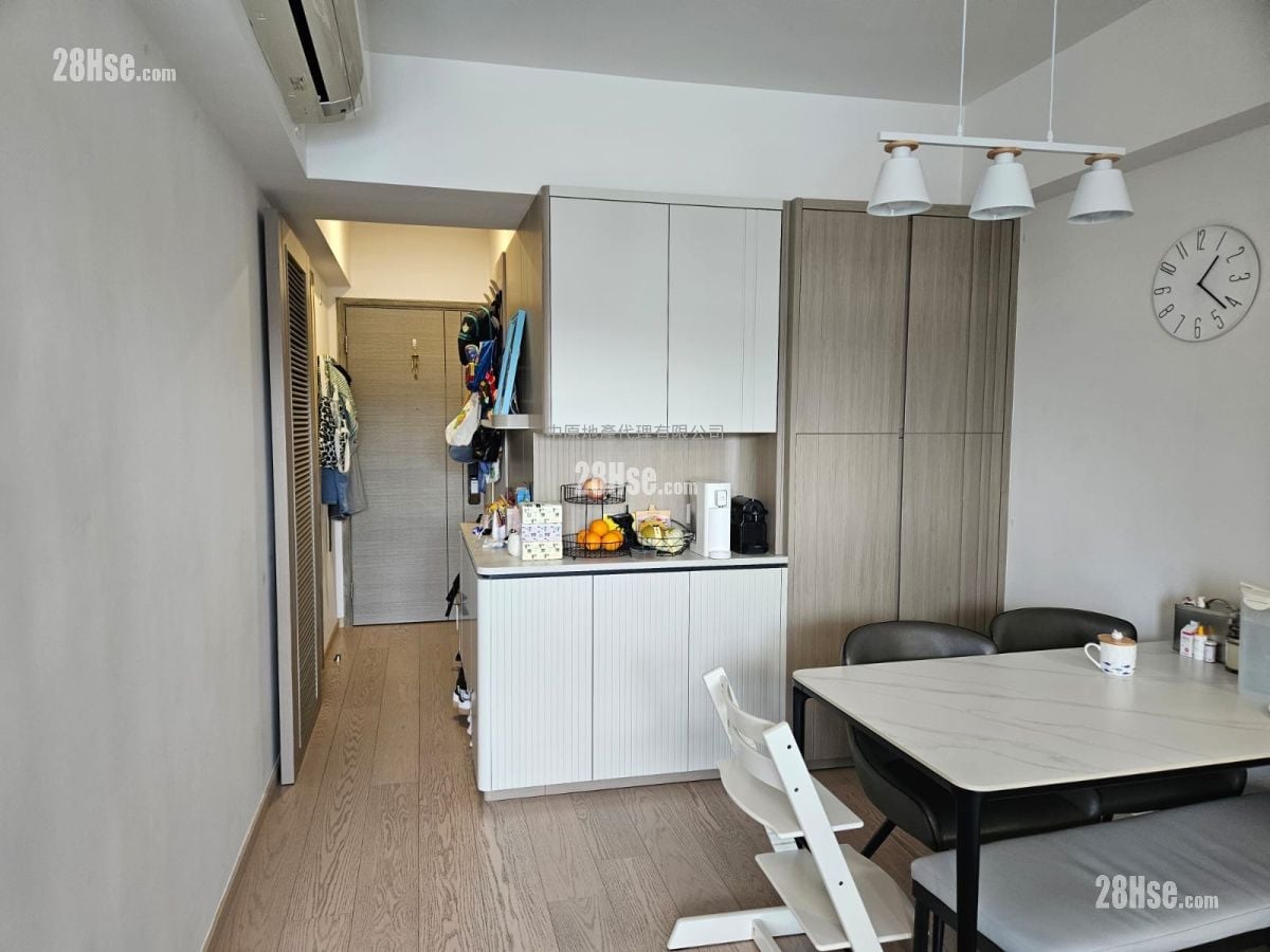 Sea To Sky Sell 3 Bedrooms , 2 Bathrooms 743 ft²