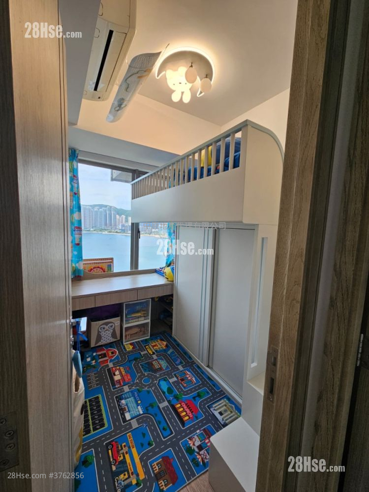 Sea To Sky Sell 3 Bedrooms , 2 Bathrooms 743 ft²