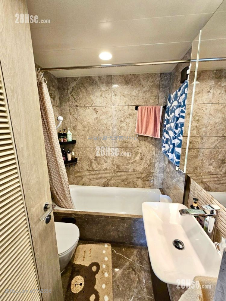 Sea To Sky Sell 3 Bedrooms , 2 Bathrooms 743 ft²