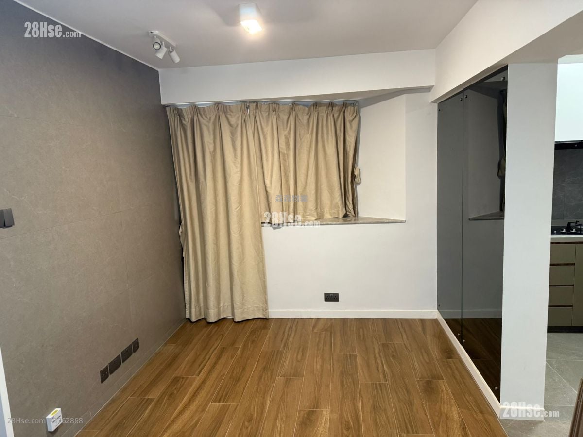 Full Wealth Gardens Sell 2 Bedrooms , 1 Bathroom 447 ft²