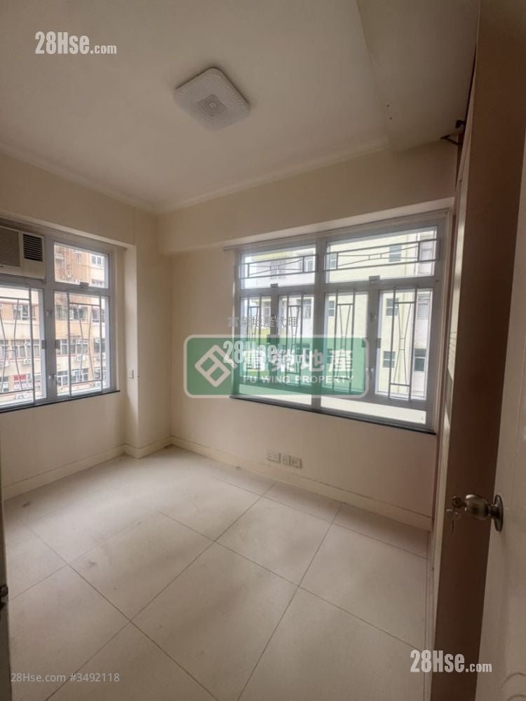 Oscar Court Sell 3 Bedrooms , 1 Bathroom 540 ft²