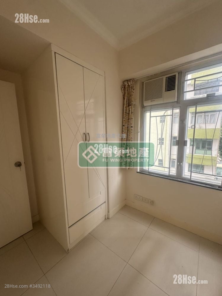 Oscar Court Sell 3 Bedrooms , 1 Bathroom 540 ft²