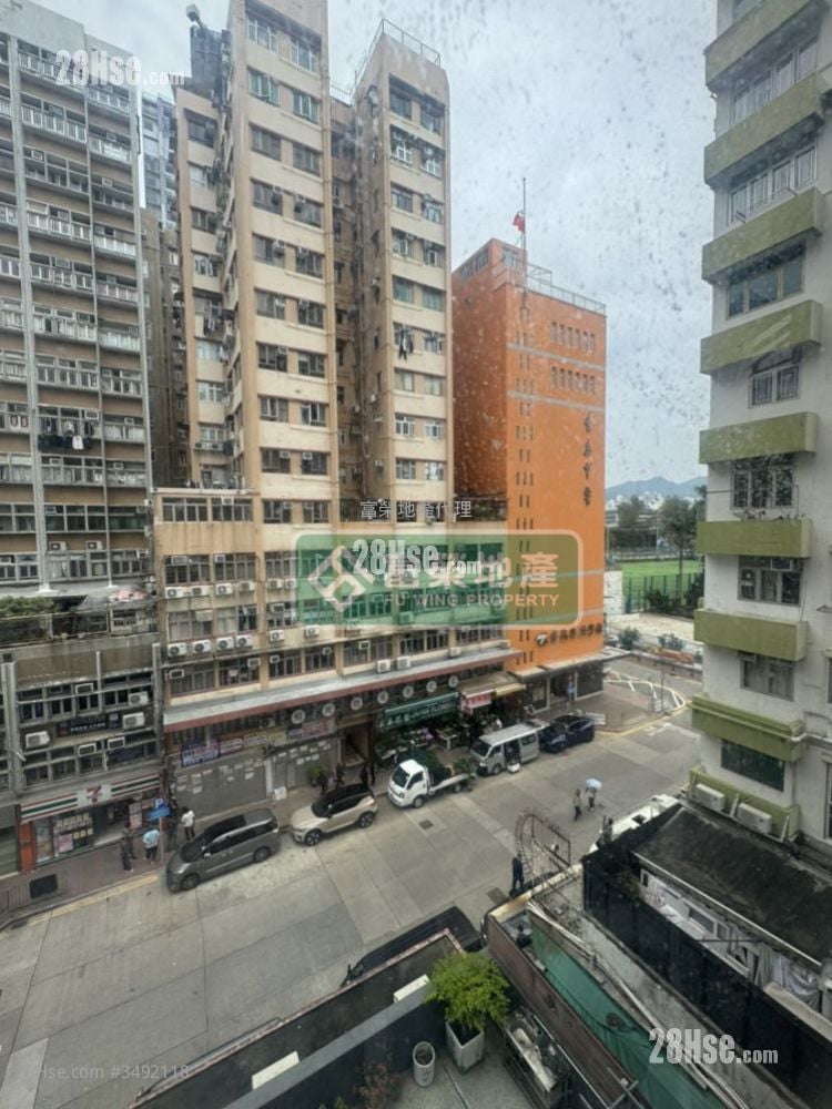 Oscar Court Sell 3 Bedrooms , 1 Bathroom 540 ft²