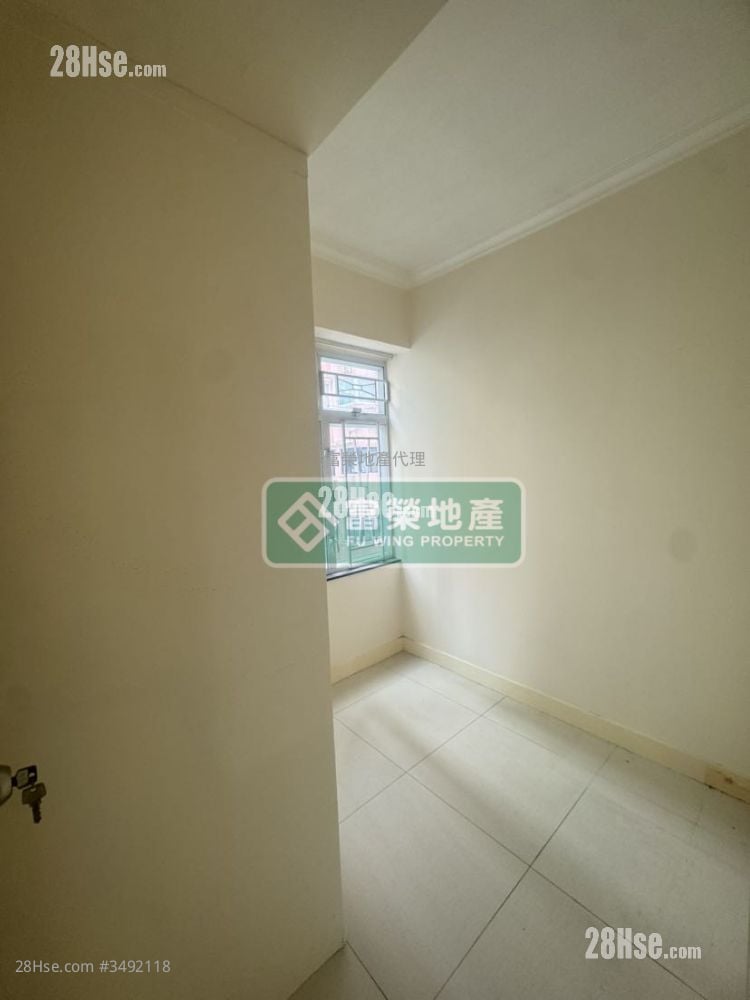 Oscar Court Sell 3 Bedrooms , 1 Bathroom 540 ft²