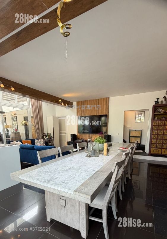 村屋 售盘 4 房 , 3 浴室 2,100 平方尺