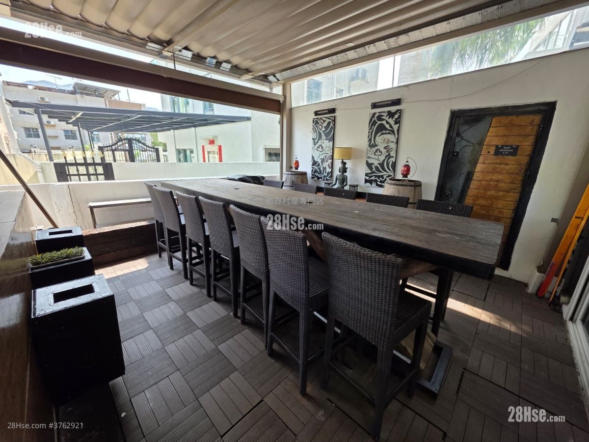 村屋 售盘 4 房 , 3 浴室 2,100 平方尺