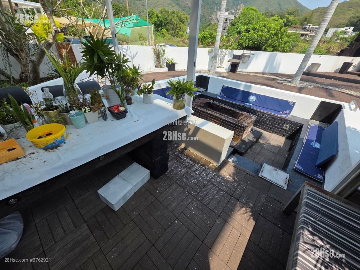 村屋 售盘 4 房 , 3 浴室 2,100 平方尺