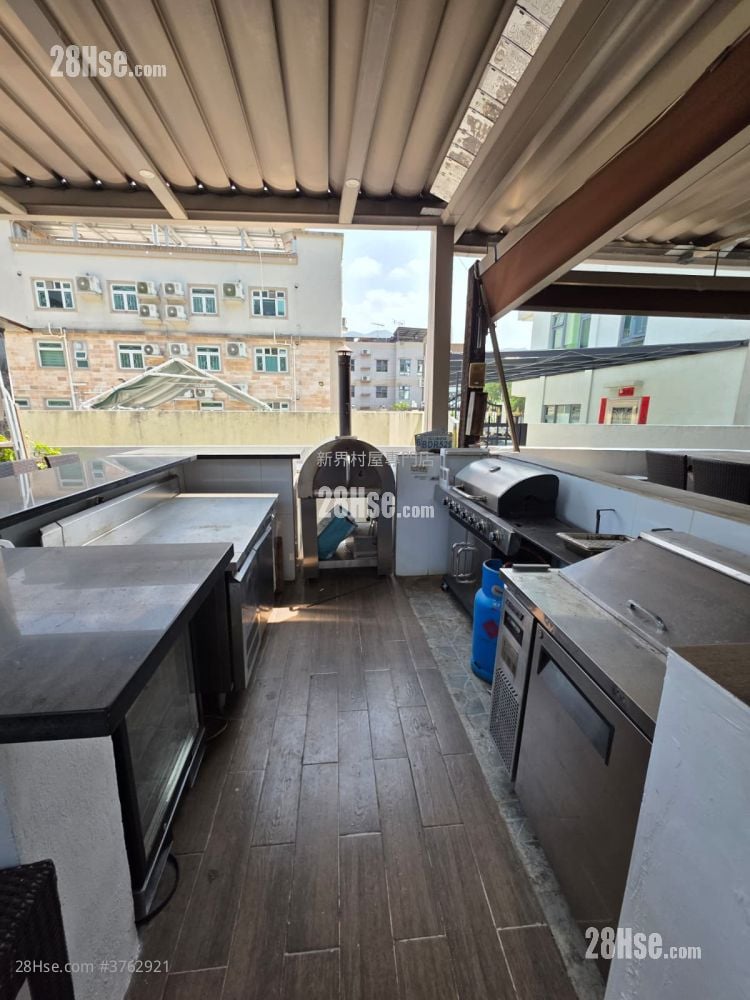 村屋 售盘 4 房 , 3 浴室 2,100 平方尺