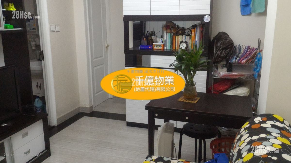 Golden Court Sell 2 Bedrooms , 1 Bathroom 329 ft²