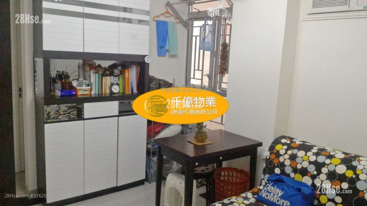 Golden Court Sell 2 Bedrooms , 1 Bathroom 329 ft²