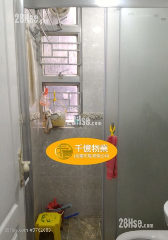 Golden Court Sell 2 Bedrooms , 1 Bathroom 329 ft²